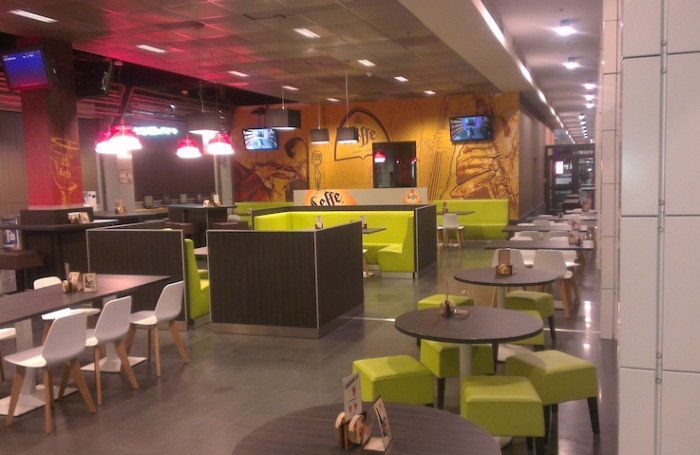 Réalisation du Pub Leffe par GCB Études à l'aéroport de Charleroi